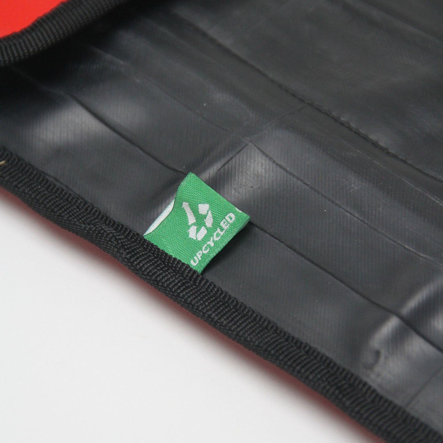 🌟 Laptop Sleeve 16" - Stylish, Sustainable Protection! Designed for MacBook 16", crafted with care. Extra protection, tailored fit, eco-friendly. Upgrade your laptop style sustainably! 💻🌿✨ #SustainableTech #ProtectiveStyle